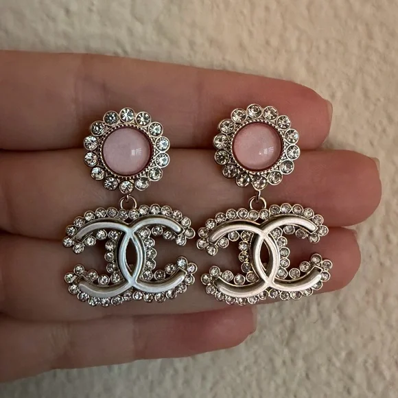 💗Chanel Pink Cabochon CC Crystal Drop Earrings✨ - Picture 4 of 12